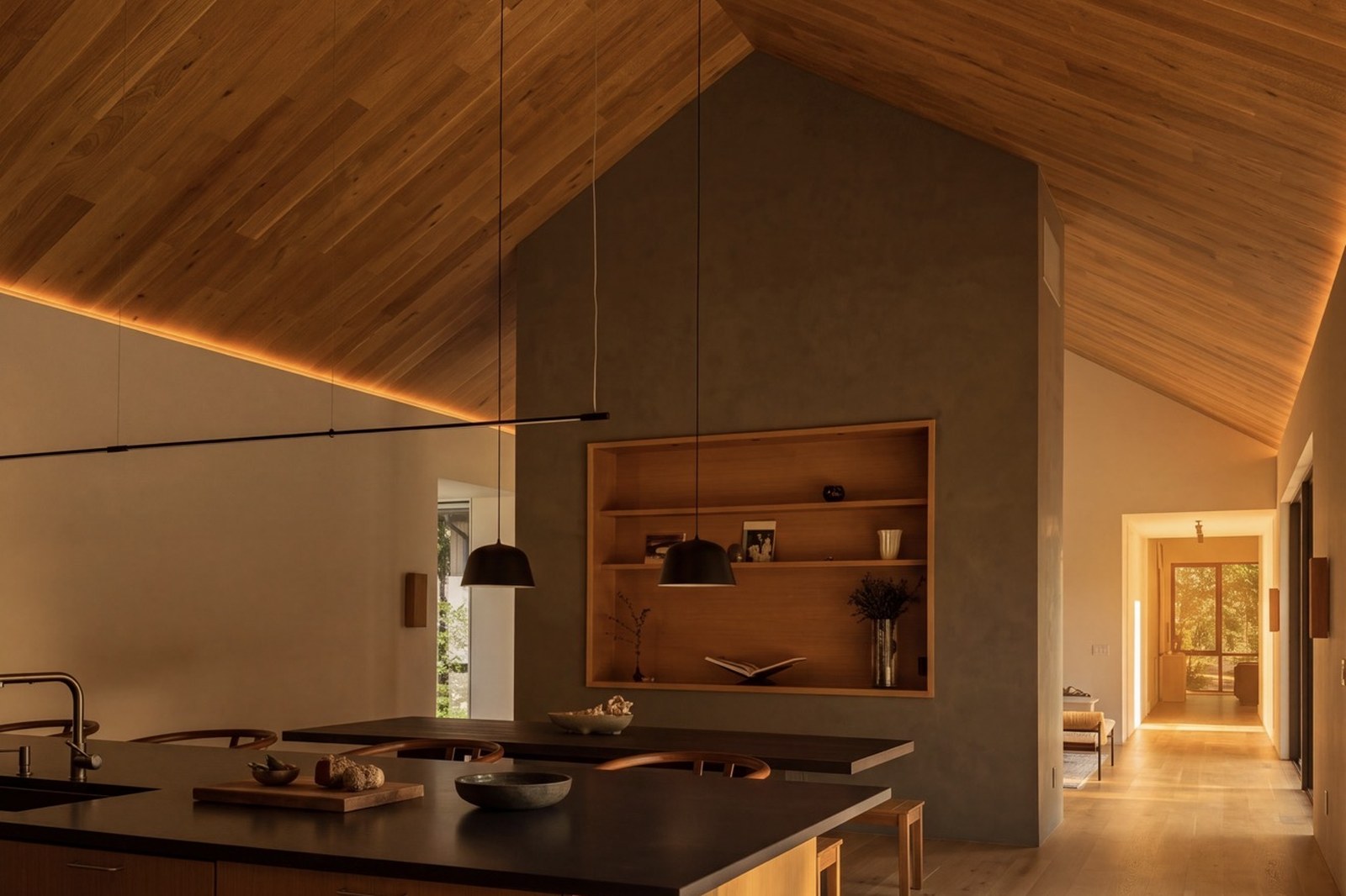 A bright Juno kitchen in plaster and timber