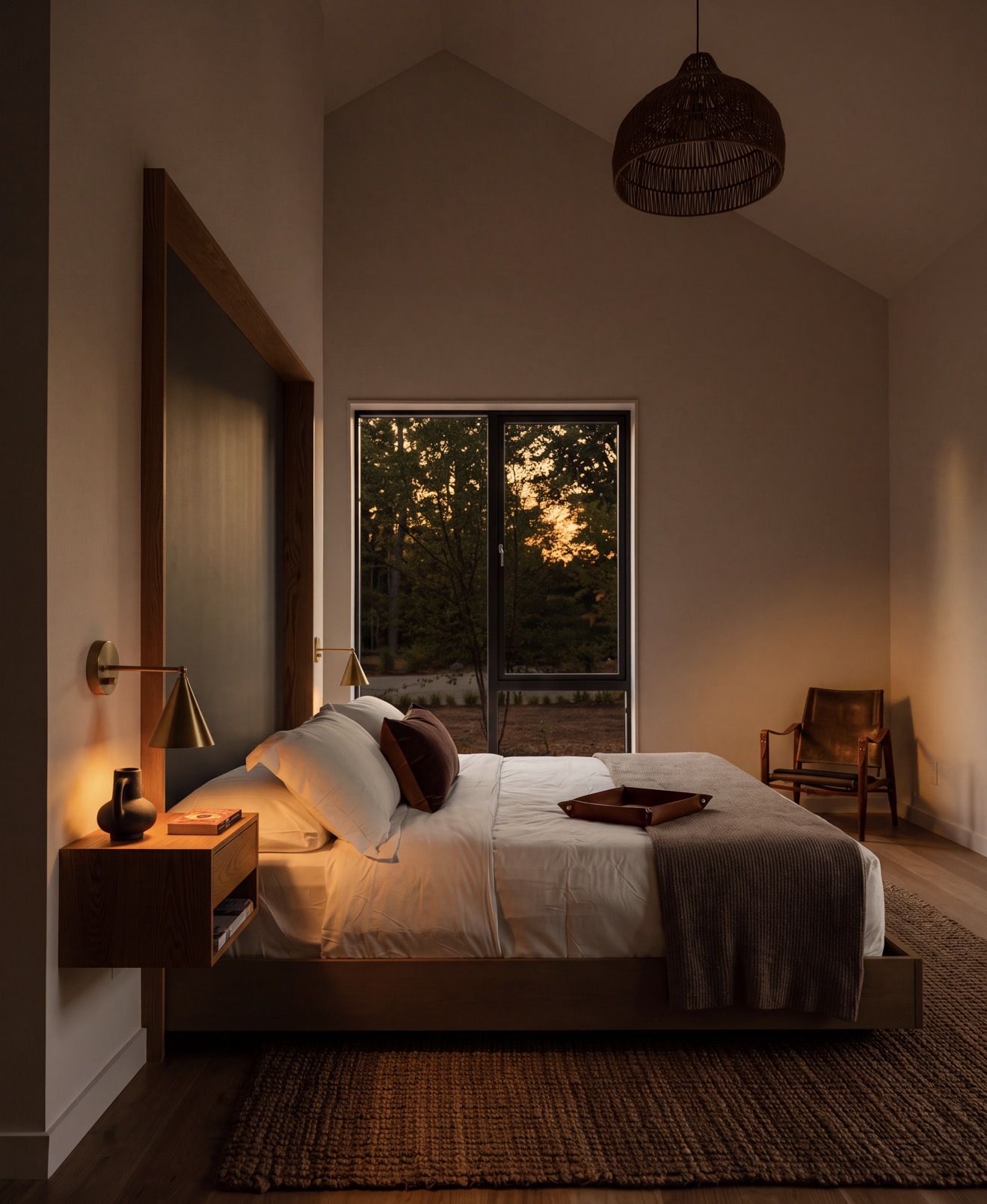 Principal bedroom under the pitch, turned to the trees
